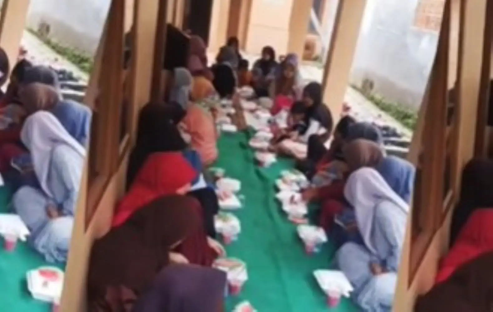 Perangkat Desa Ciharashas Hadiri Buka Puasa Bersama Warga RW 01