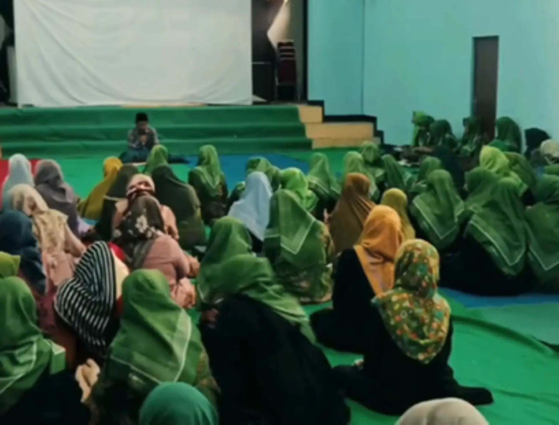 Hari ke 14 Ramadhan Pengajian Rutin Muslimat Kembali Digelar di Desa Ciharashas