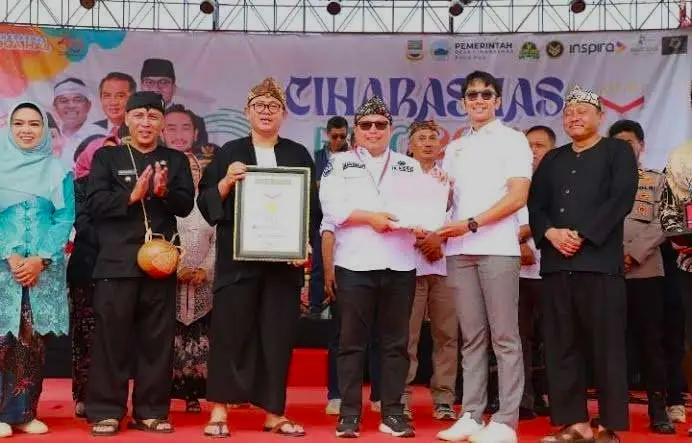 Desa Ciharashas Pecahkan Rekor MURI Sajikan Sate Terbanyak
