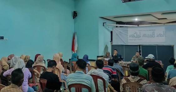Pemdes Ciharashas Salurkan Insentif RT dan RW