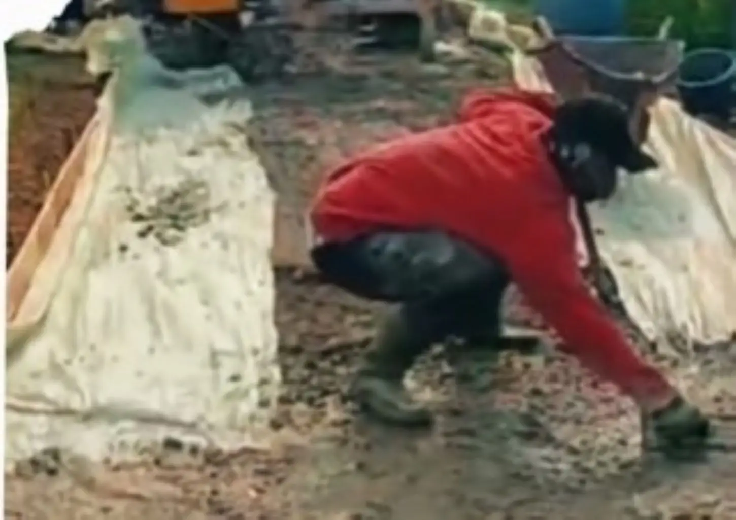 Demi Kenyamanan Warga, Jalan di Kampung Neglasari Mulai Dibeton